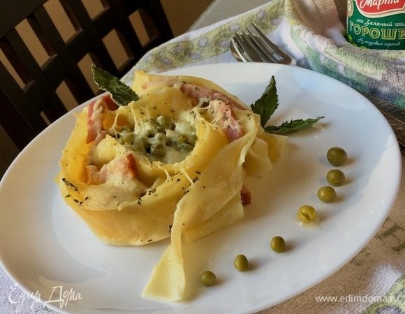 И можно звать скорее ужинать! Эти макароны непременно надо есть с пылу с жару! Когда сыр тянется, соус пропитывает пасту, мята дарит блюду слегка уловимый аромат свежести и весеннего настроения, и все такое мегасливочное.