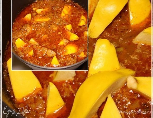 Айву мы отправили в казан через тридцать минут. Уложить ее надо так, чтобы она полностью скрылась в соусе. После этого опять вернуть крышку на место и держать казан на маленьком огне.
