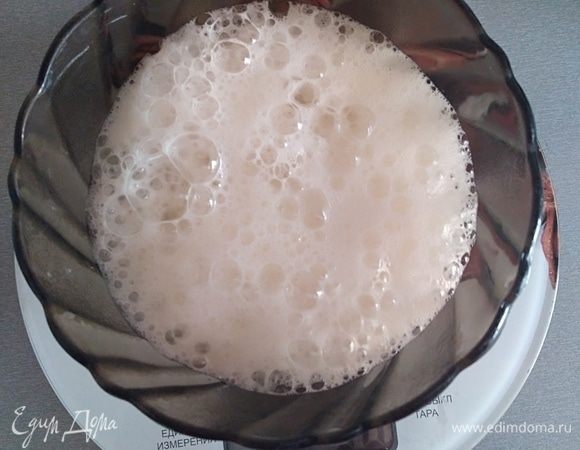 Соду погасить в лимонном соке.