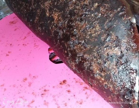 Когда пласты начнут отставать от силиконовых листов, то пастила готова для длительного хранения. Хранить удобно в чистых картонных коробках и бумажных пакетах в сухих шкафчиках при комнатной температуре.