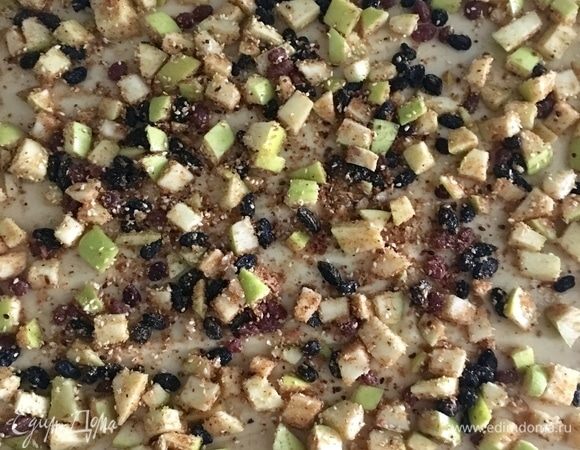 Равномерно распределить начинку.