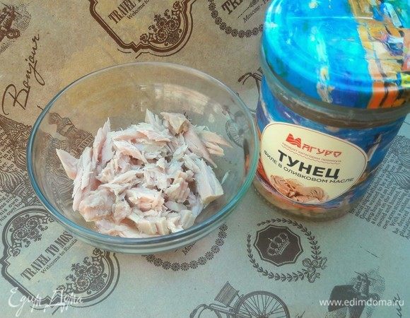 Для начала тунца ТМ «Магуро» размять вилкой.