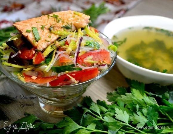 Не забудьте подать салат с приготовленным бульоном!