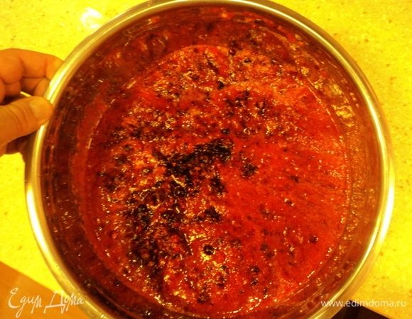 Перекрутили весь килограмм ягод.