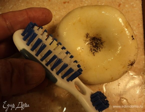 Каждую штучку с любовью щеточкой потерли, где нужно — ножичком.