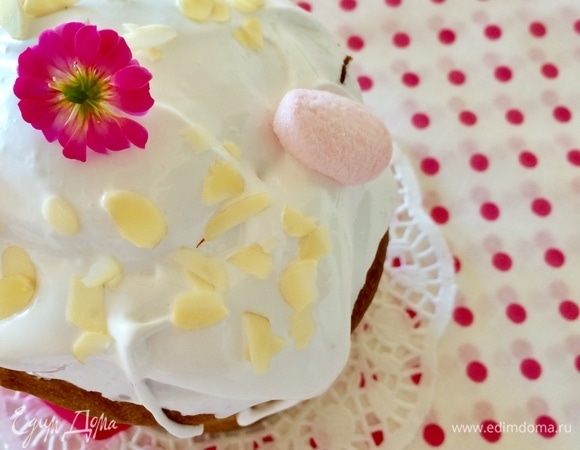 Я решила украсить глазурью, миндальными лепестками зефирками.