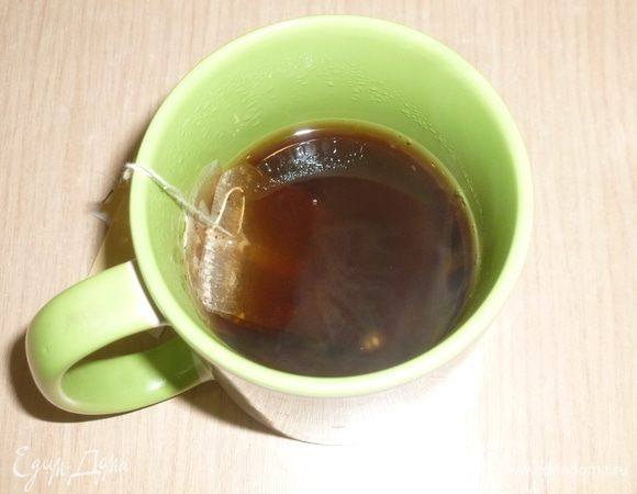 Сливочное масло заранее достать из холодильника, чтоб оно стало комнатной температуры. Чайные пакетики залить 100 мл кипятка и отставить. Духовку разогреть до 180°С.