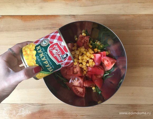 Добавляю кукурузу ТМ «Фрау Марта».