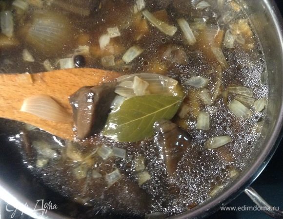 Ну, и к столу. Кто со сметаной, кто так. Весна, выборы на носу. А тут вон че, Михалыч:) Бывают славные дни тишины:)