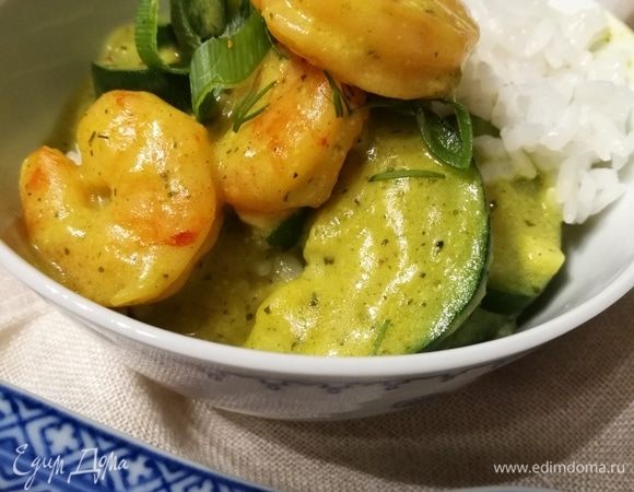 Рис идеально подходит к карри в качестве гарнира. 