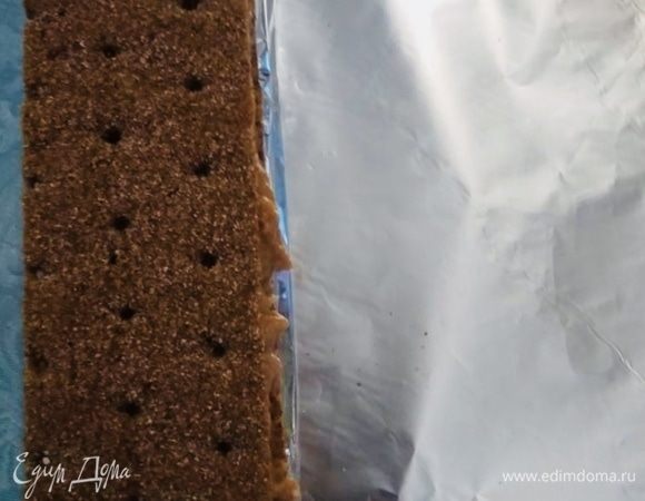 Каждый сухарь с паштетом накрыть сверху чистым сухарем, которые мы не использовали.