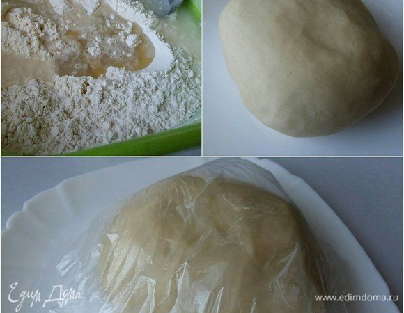 Сначала приготовим белое тесто. Смешаем муку, соль, растительное масло и теплую воду. Руками смешать в комок. Перенести в чашу миксера и вымешивать в течении 5 минут. Одной рукой беремся за мочку уха, другой щупаем тесто. Тесто должно быть такое же мягкое, нежное. 