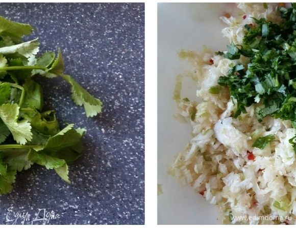 Порезать пучок кинзы и смешать с остальными ингредиентами. Начинка готова.