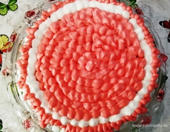 Свой манник я решила украсить белковым кремом. Украшать я не умею, но что получилось, то и показываю вам.