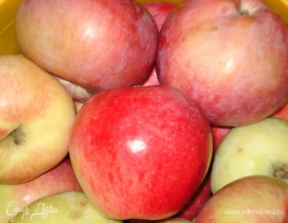 Затем в микроволновку ставлю решетку для жарки сосисок на гриле, на решетку ставлю форму с творожной массой, включаю функцию «комбинирование» на 2 (там три режима) и на 18 минут. Под конец выпекания слежу, чтоб не подгорела, если время закончилось, а запеканка не особо румяная, добавляю ещ минуты 3 и результат всегда радует. Приготовление этого блюда не займет много вашего времени. А результат конечно всем понравится.