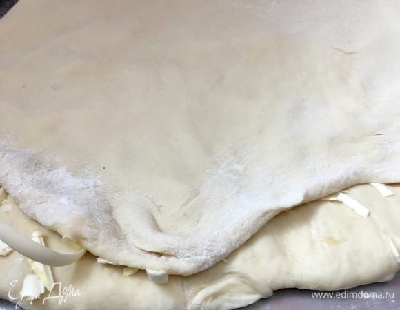 Второй половиной (та, что без масла) прикрыть.