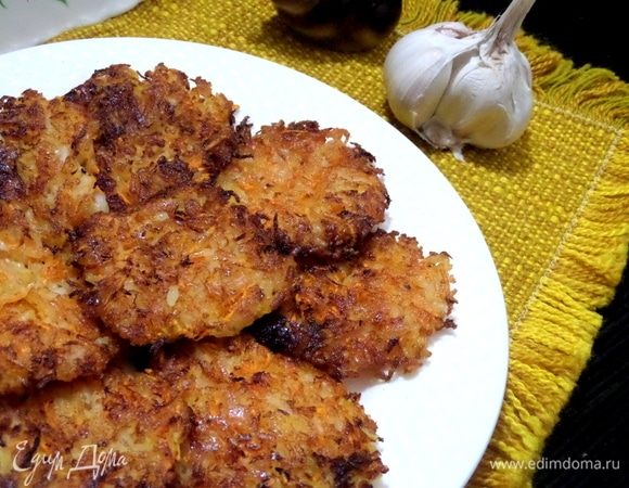 Перенести осторожно на тарелку.