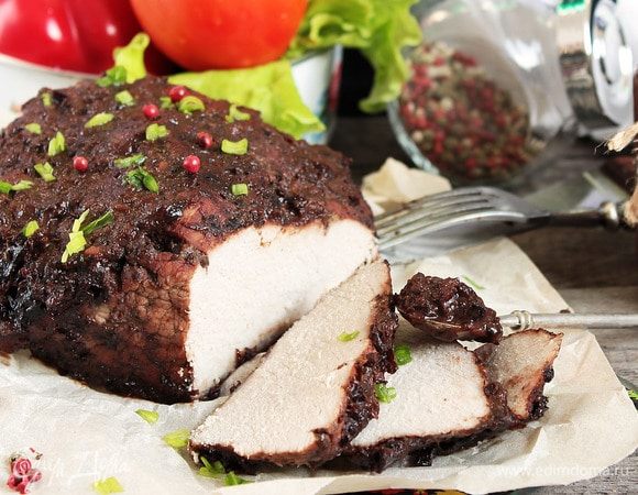 Свинина в черносливе готова. Пасту можно даже отдельно от мяса (если для бутербродов его использовать) с хлебушком да свежеиспеченным, домашним есть.... Ммм... Приятного аппетита!