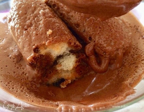 Десерт хорошо настоялся и полностью пропитал печенье, теперь оно тает во рту.