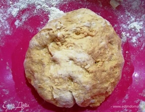 Замешиваем мягкое тесто по аналогии с предыдущим. Оставляем подходить.