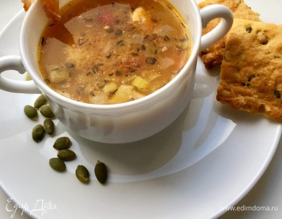 Ну, а подавать уже можно! Как только супчик закипит, все овощи «познакомятся» — суп готов! Скорее разливаем по супницам, в каждую кладем креветки, сколько душе угодно, и снимаем пробу со вкуснющего и легкого супчика! После него чувствуешь себя бодрым, сытым, но не переевшим, и полным сил для второй половины дня.