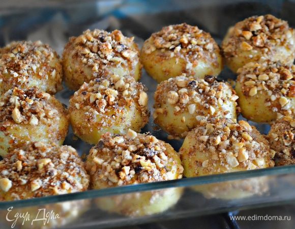 Выложить кнедли в смазанную сливочным маслом форму.