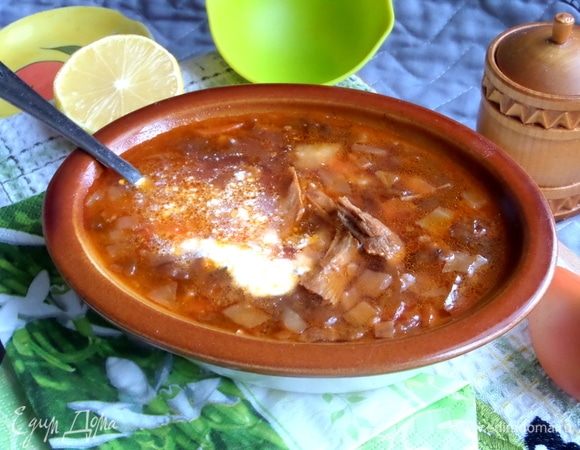 Осталось предложить к борщу сметанку.