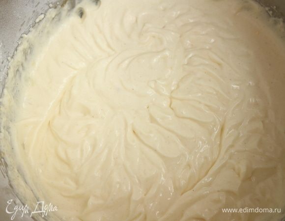 Смешать ингредиенты до однородного состояния с помощью миксера.