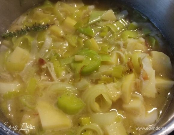 Влить бульон и варить до готовности картофеля и тыквы. 