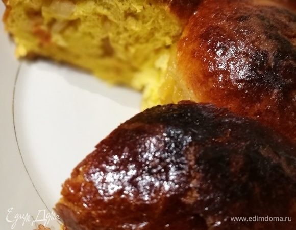 Немного яблочная, немного коричная, немного медовая. 