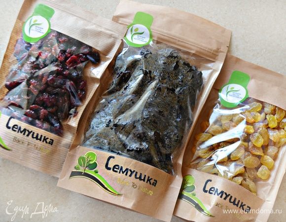Для приготовления булочек я использовала сухофрукты ТМ «Семушка». 