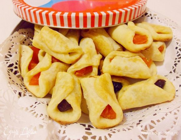 Творожное печенье с курагой и (или) черносливом может храниться в коробке несколько дней.