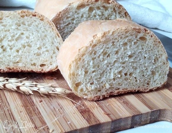 Хрустящая корочка и мелкопористый нежный мякиш. И все это своими руками из 4 ингредиентов! Наслаждайтесь свежевыпеченным хлебом!