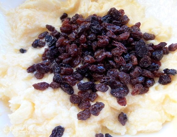 Перенести в будущее тесто вместе с остатками ликера.