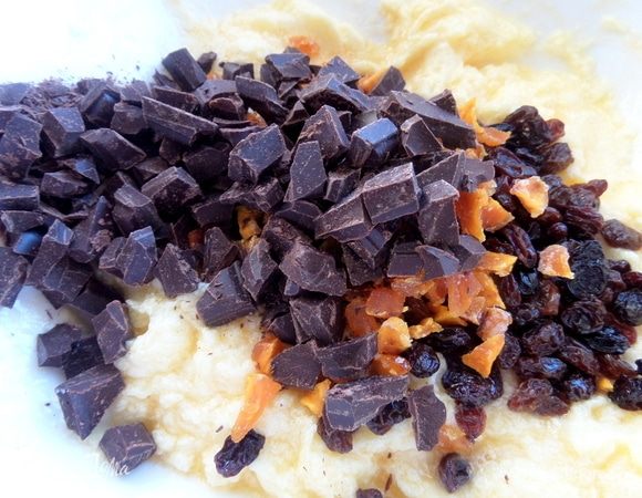 Высыпать к тесту.