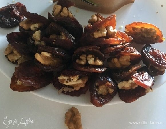 Вот мои сливки с грецкими орешками ждут своей очереди.