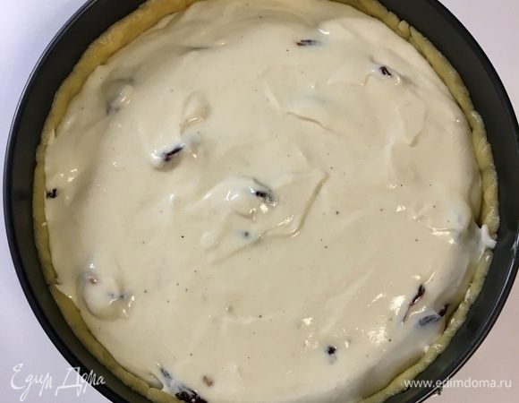 И сверху накрыть оставшимся творожным кремом.