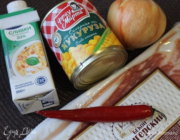 Для приготовления этого блюда я использовала консервированную кукурузу ТМ «Фрау Марта». Кукуруза очень нежная, сладкая, именно такая нам и нужна. Лук-порей, за неимением такового, я заменила на репчатый.