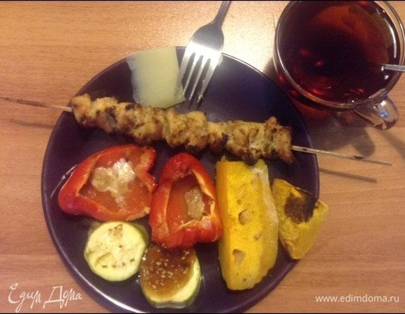 Ну и кто скажет, что это с чаем не пойдет (или с «Несмеяновкой»)?
Тут, правда, виден соус с кунжутом секретный. Тоже появится скоро рецептик, как и капустки квашеной.