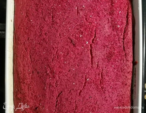 Выпекайте запеканку при 200°С не менее часа, в зависимости от вашей духовки. У меня газовая плита, я выпекаю на средней полке от 1 ч 15 мин до 1 ч 30 мин.