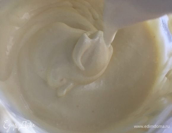 Тщательно вымешиваем наше будущее парфе венчиком, соединяем все ингредиенты нежно, аккуратно, с любовью, но настойчиво и уверенно😀, и в этоге получаем божественный сливочный крем, с пряными ароматами кленового сиропа и освежающими нотками лимона.