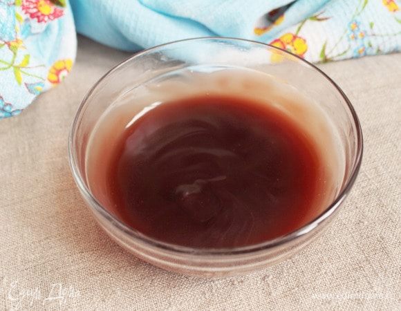 Можно в сотейнике на плите, а можно в микроволновой печи 1,5 минуты на максимальной мощности (у моей 800 Вт), перемешивая через каждые 0,5 минут. Мне нравится в микроволновой печи: ничего не пригорает и быстрее по времени. Только нужно следить, вдруг попытается «сбежать» раньше 0,5 минут.