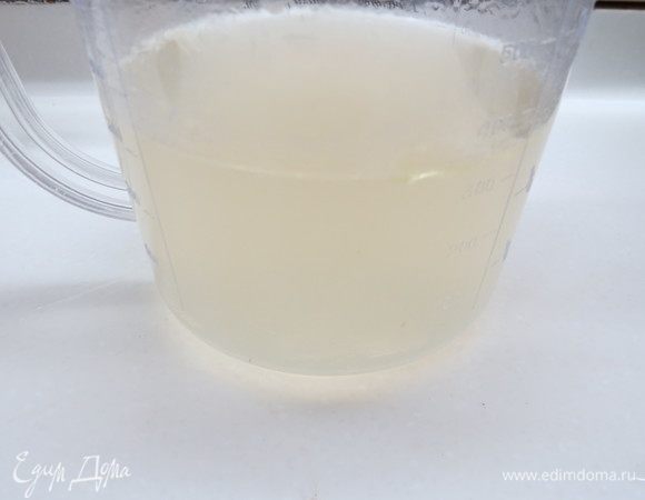 Подготовить 200 мл куриного бульона, у меня как раз остался от варки куриной грудки.