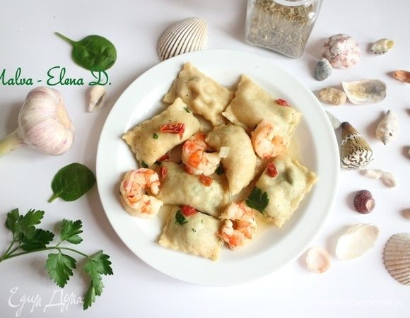 Можно подать в тарелке с зеленью и креветками, сопроводив любимым соусом. Приятного аппетита!