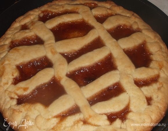 Выпекать в течении 20 минут. Выключить духовку и оставить пирог там, еще на 5 минут.