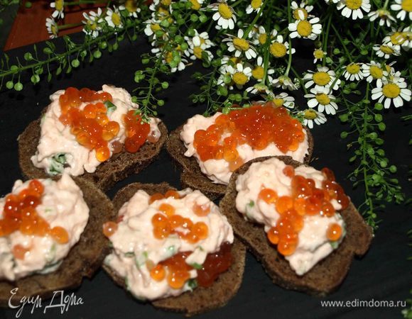 Паста хороша и на кусочке хлеба.