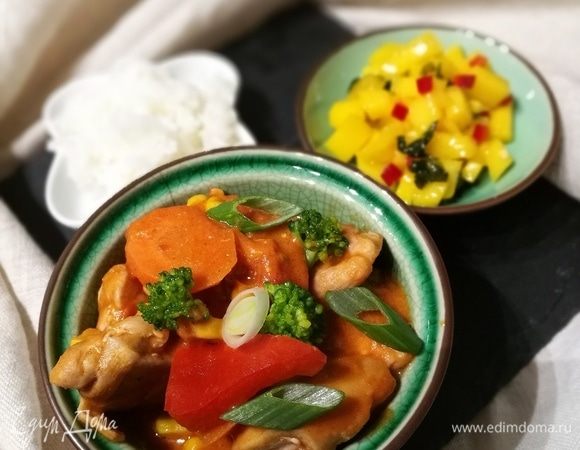 Подавать карри с ароматным рассыпчатым рисом, посыпав зеленым луком.