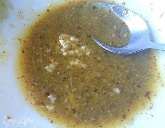 Добавить чеснок. Все перемешать.