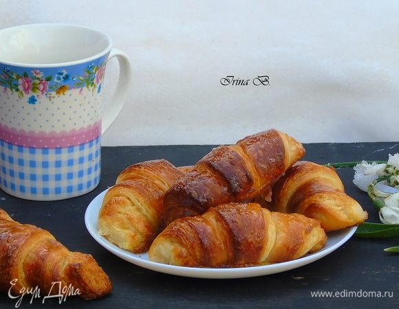 А это круассаны ночной расстойки в холодильнике. Их я испекла утром в воскресенье к завтраку.