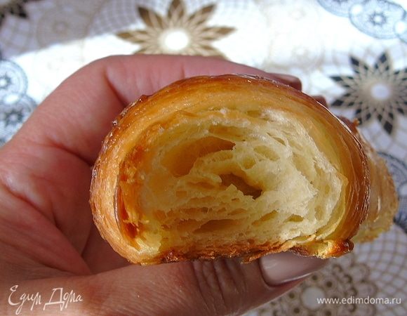 Разлом ночного круассана. Приятного вам!